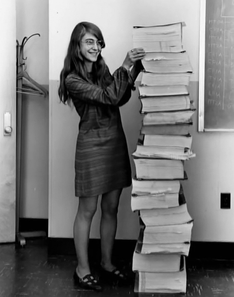 9. Маргарет Гамильтон рядом с кодом, который отправил людей на Луну, 1969 год 9. Маргарет Гамильтон рядом с кодом, который отправил людей на Луну, 1969 год женщины из прошлого, история, фото