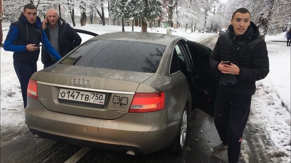 На Прикарпатье мужчины на авто с российскими номерами избили "героя" порошенковской АТО На Прикарпатье мужчины на авто с российскими номерами избили "героя" порошенковской АТО