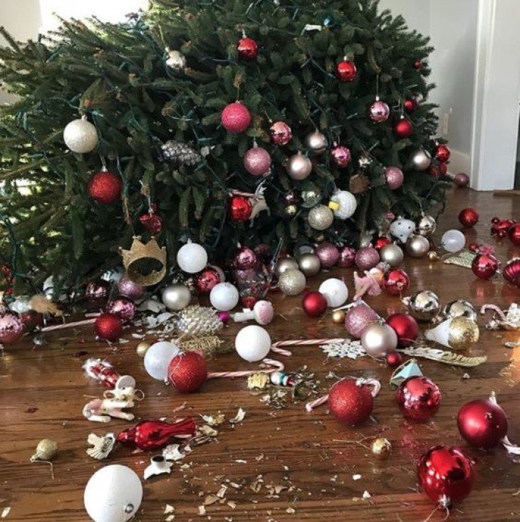 13 новогодних фейлов, которые одновременно веселят и ужасают
