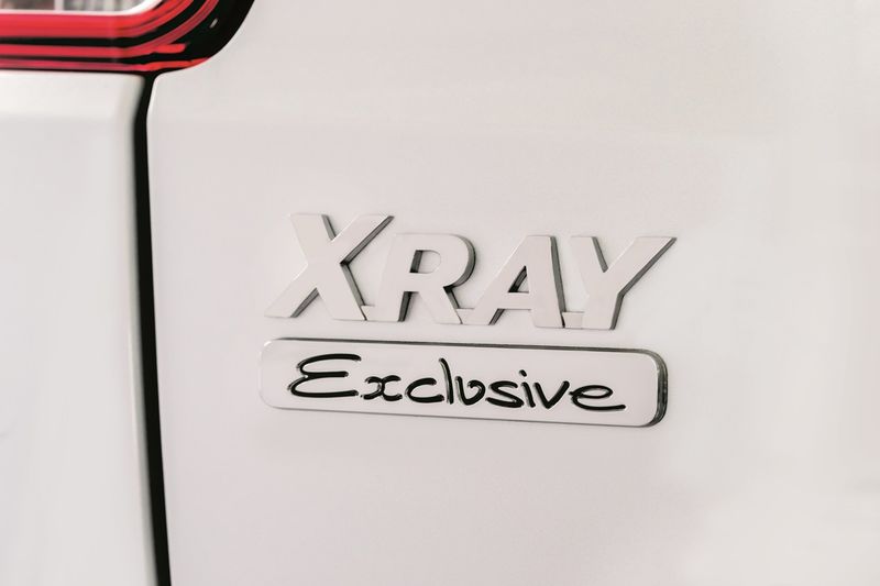 Lada XRAY в эксклюзивной комплектации — шильдик, вышивка, подсветка