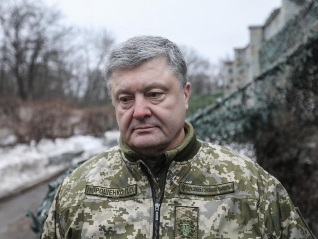 УкрСМИ: Порошенко нужно тихо «свернуть лавочку» с военным положением на Украине - политолог УкрСМИ: Порошенко нужно тихо «свернуть лавочку» с военным положением на Украине - политолог