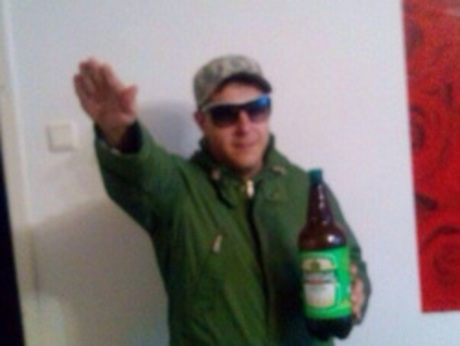 Сторонник «Правого сектора» (начинивший берцы лезвиями) напал на уральского полицейского с мачете