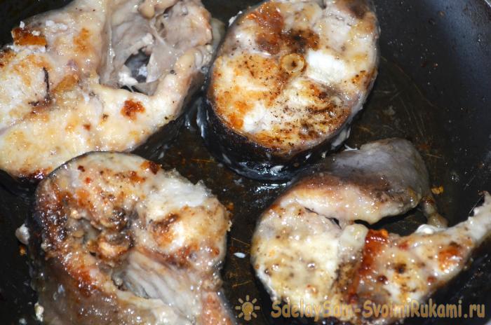Как пожарить сома вкусно Как пожарить сома вкусно