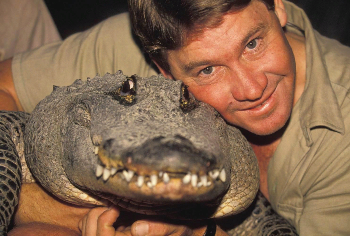Даже крокодил рад, что его обнимает Стив Ирвин. 