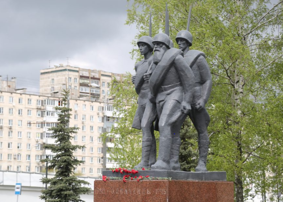 Префект СЗАО Алексей Пашков возложил цветы к памятнику «Ополченцам Москвы»