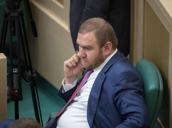 Террорист заставил сенатора Арашукова вспомнить русский язык Террорист заставил сенатора Арашукова вспомнить русский язык