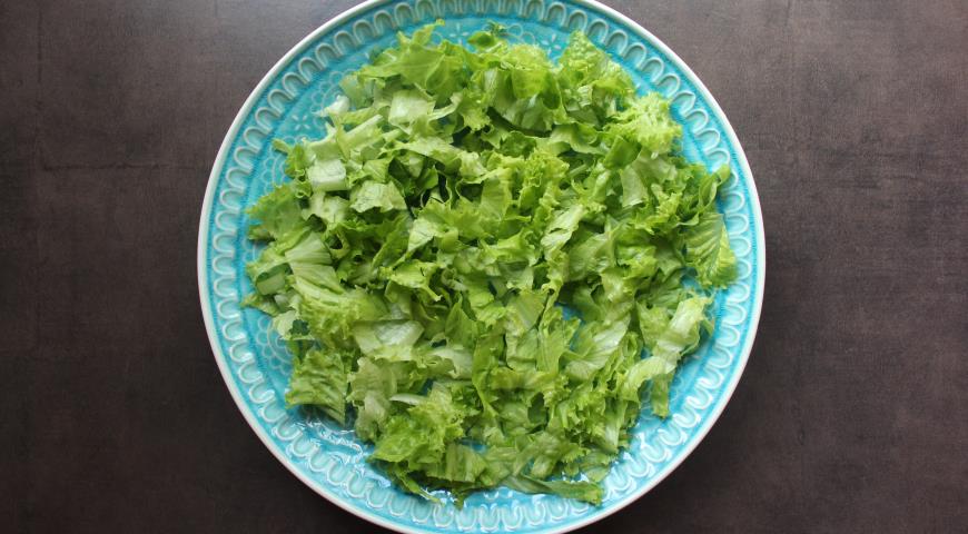 Зеленый салат с тунцом. Шаг 1
