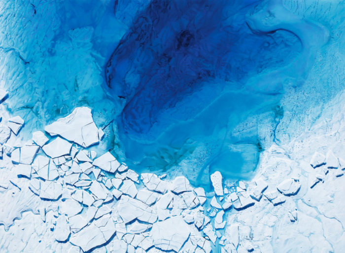 Подлёдное озеро в Антарктиде. Автор: Zaria Forman.