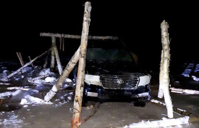 Со дна Печоры достали внедорожник Toyota Land Cruiser (11 фото) Со дна Печоры достали внедорожник Toyota Land Cruiser (11 фото)