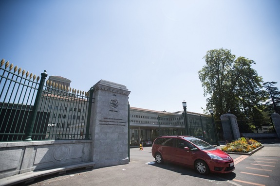 Жители России поддержали выход страны из ВТО