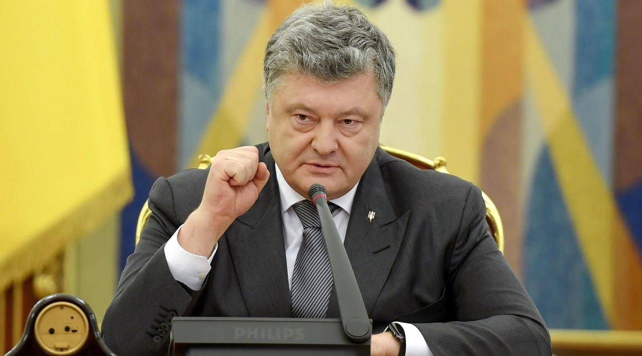 «В современном мире это неприемлемо»: к чему может привести желание Порошенко узаконить нацистское приветствие в армии «В современном мире это неприемлемо»: к чему может привести желание Порошенко узаконить нацистское приветствие в армии