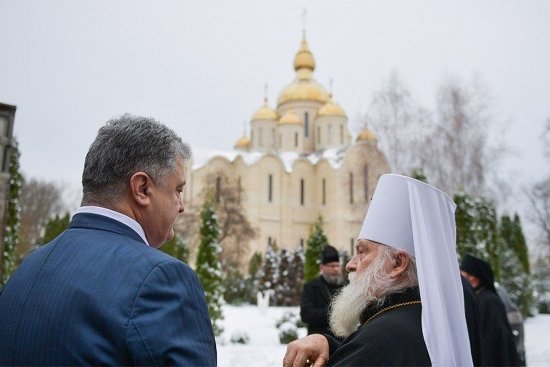 «Порошенко уже ни перед чем не остановится, чтобы остаться у власти»: экс-депутат Рады призвал украинцев снести действующий режим «Порошенко уже ни перед чем не остановится, чтобы остаться у власти»: экс-депутат Рады призвал украинцев снести действующий режим