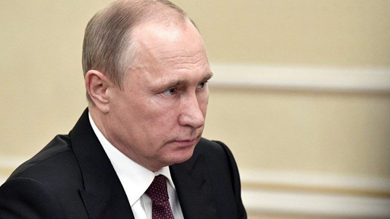 Путин запретил сотрудникам ГИБДД снимать номера с машин Путин запретил сотрудникам ГИБДД снимать номера с машин