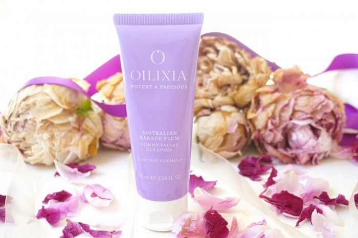 Гель-«жвачка» со сложным именем Oilixia Australian Kakadu Plum Gummy Facial Cleanser.