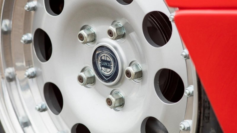 Lancia Rally 037 Stradale, построенная в начале 80-х для чемпионата мира по ралли (20 фото) Lancia Rally 037 Stradale, построенная в начале 80-х для чемпионата мира по ралли (20 фото)