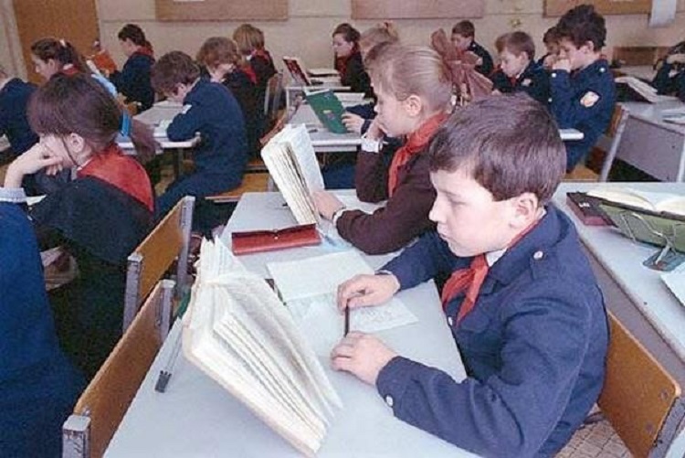 Вчера открыла шкаф, и, по щекам потекли слёзы... К чёрту разговоры про дефицит! Вы помните, какими добрыми мы были? (20 фото)... Вчера открыла шкаф, и, по щекам потекли слёзы... К чёрту разговоры про дефицит! Вы помните, какими добрыми мы были? (20 фото)...