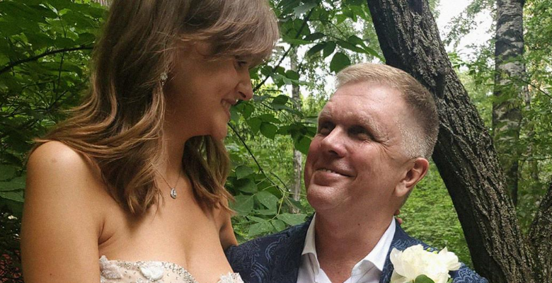 Новая жена журналиста Андрея Колесникова моложе его на 25 лет