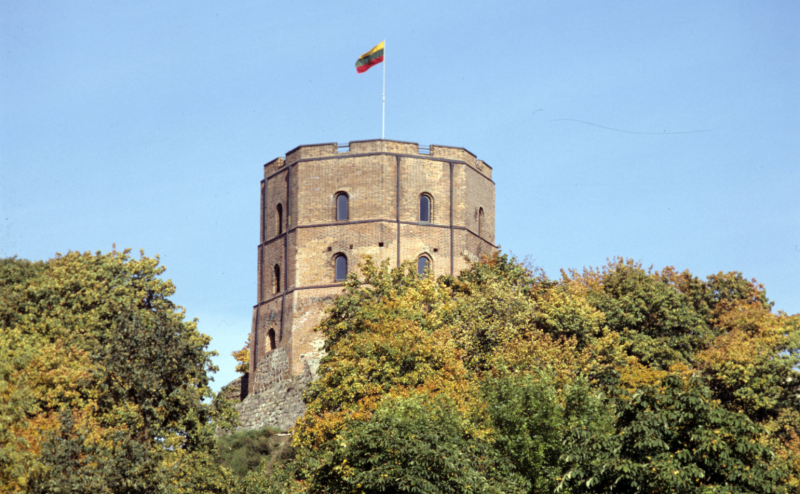 Как разрушается символ государственности Литвы - замковая гора с башней Гедиминаса Вильнюс, башня Гедиминаса, литва