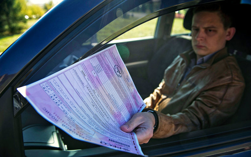Автовладельцы привыкли к бумажным полисам. Тем не менее многие уже сейчас поддерживают переход на электронные полисы. ОСАГО