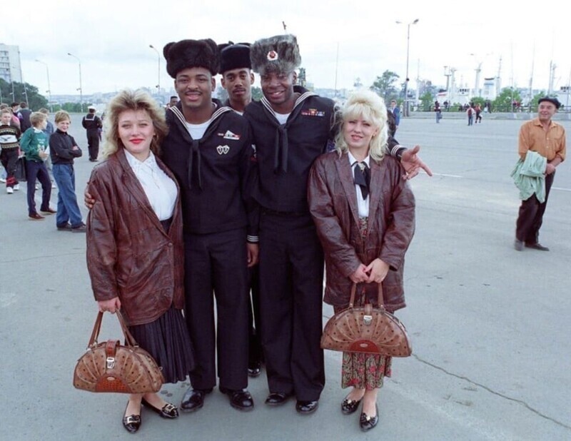 Фото из Владивостока, 1992 год История: крайне наглядно и убедительно
(16 фото)