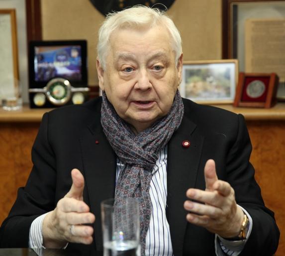 Медики говорят, что Олег Табаков на сцену не вернется Медики говорят, что Олег Табаков на сцену не вернется