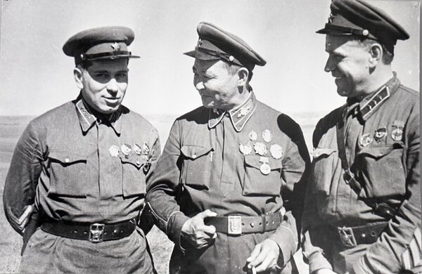 Командарм Штерн, маршал Чойбалсан и комкор Жуков