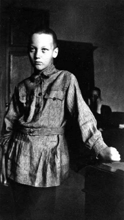 Лев в школьные годы. Лев в школьные годы.