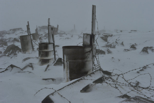 С 1930 по 2002 год в посёлке действовала средняя школа. После её закрытия оставшихся детей перевели в школу посёлка Рыркайпий.