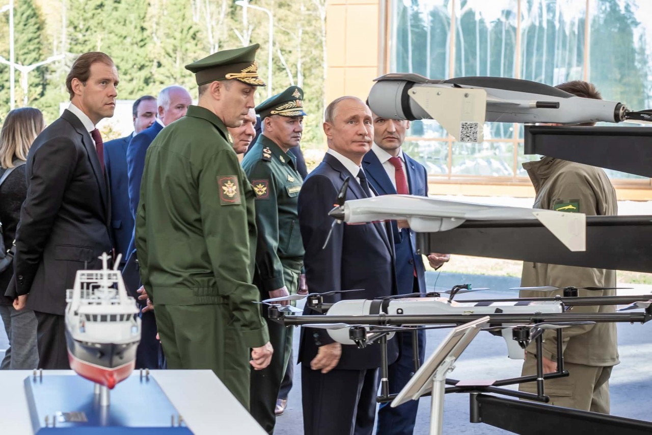 Владимир Путин посетил экспозицию Концерна «Калашников» в парке «Патриот»