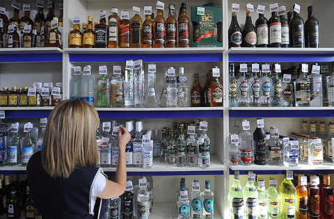 Правительство намерено ограничить ввоз алкоголя из ТС для личных нужд