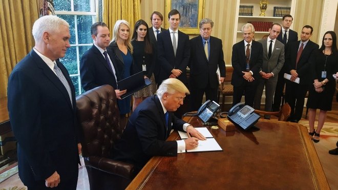 Экс-стратег Белого дома заявил, что будет «воевать» за Трампа