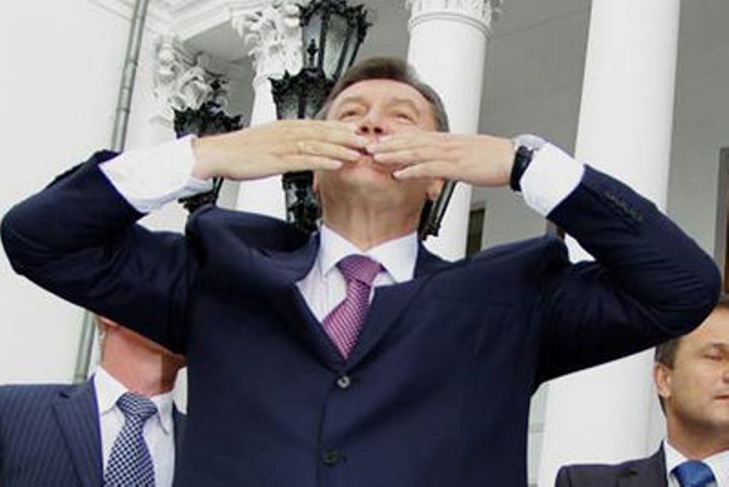 Янукович «бросит кость» Партии регионов и начнет разгон Майдана – политолог