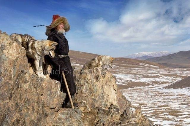 Фотограф посетил затерянное монгольское племя. Его поразила жизнь и культура этих людей Фотограф посетил затерянное монгольское племя. Его поразила жизнь и культура этих людей