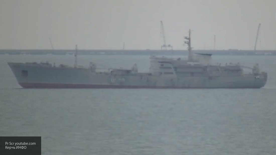 Новое видео прохода кораблей украинских ВМС под Крымским мостом появилось в Сети