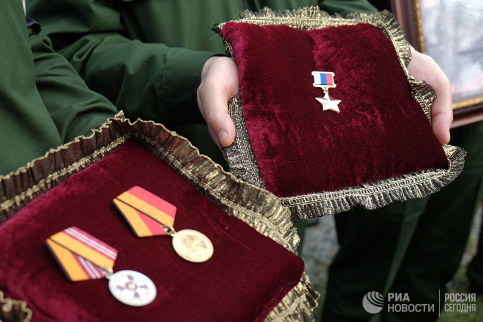 "Это вам за пацанов!" Как вспоминают погибших в Сирии Героев России "Это вам за пацанов!" Как вспоминают погибших в Сирии Героев России