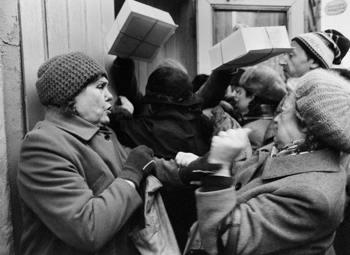 Друзья, а давайте вспомним как мы отмечали Новый год в СССР. Было интереснее тогда или сейчас? Друзья, а давайте вспомним как мы отмечали Новый год в СССР. Было интереснее тогда или сейчас?