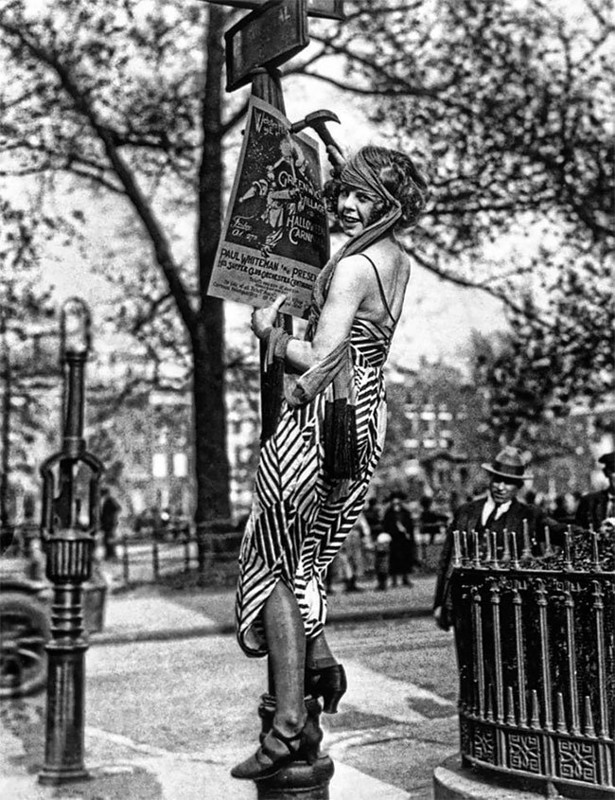 Женская мода 1920-х: винтажные фотографии, раскрывающие неповторимый уличный стиль прошлого Женская мода 1920-х: винтажные фотографии, раскрывающие неповторимый уличный стиль прошлого