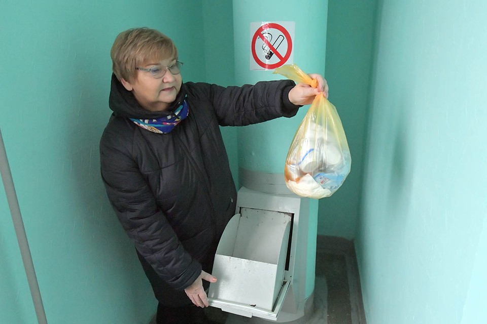В России заварят все мусоропроводы, охают бабушки на скамейке, наслушавшись новостей от детей и внуков.