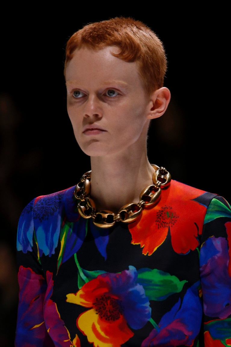 Бижутерия цепи под золото. Коллекция Balenciaga Бижутерия цепи под золото. Коллекция Balenciaga