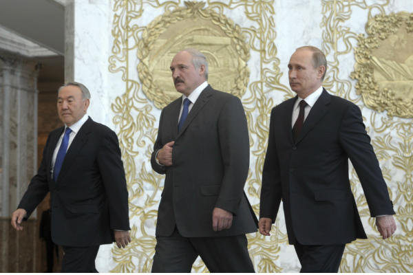 На троих без спешки: Лукашенко предложил отложить создание ЕврАзЭС на 10 лет