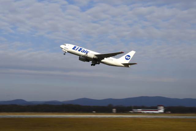 Пассажиров вернувшегося в Тюмень самолета UTair заберет резервный борт