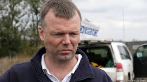 ПОКУШЕНИЕ: УКРАИНСКИЙ БТР ВЪЕХАЛ В МАШИНУ ЗАМГЛАВЫ СММ ОБСЕ НА ДОНБАССЕ АЛЕКСАНДРА ХУГА