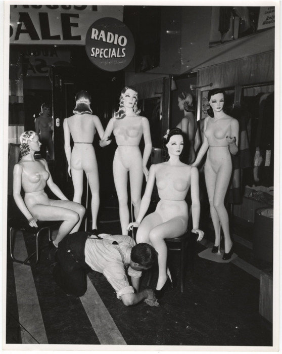Манекены, 1942 год. Автор: Arthur Fellig (Weegee). Манекены, 1942 год. Автор: Arthur Fellig (Weegee).