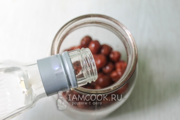 Влить водку