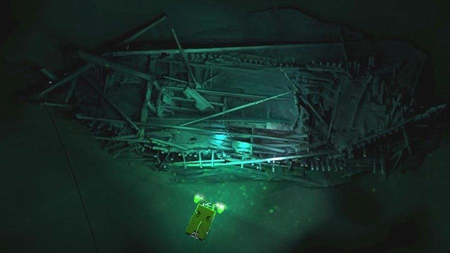 В Черном море обнаружен неповрежденный древнегреческий корабль возрастом 2400 лет! В Черном море обнаружен неповрежденный древнегреческий корабль возрастом 2400 лет!