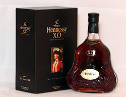 https://upload.wikimedia.org/wikipedia/commons/thumb/f/f3/Hennesy_XO_close.jpg/250px-Hennesy_XO_close.jpg
