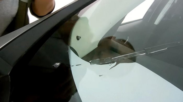 Как заделать трещину на лобовом стекле автомобиля