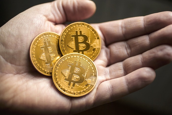 Bitcoin - самая популярная в мире криптовалюта Bitcoin - самая популярная в мире криптовалюта