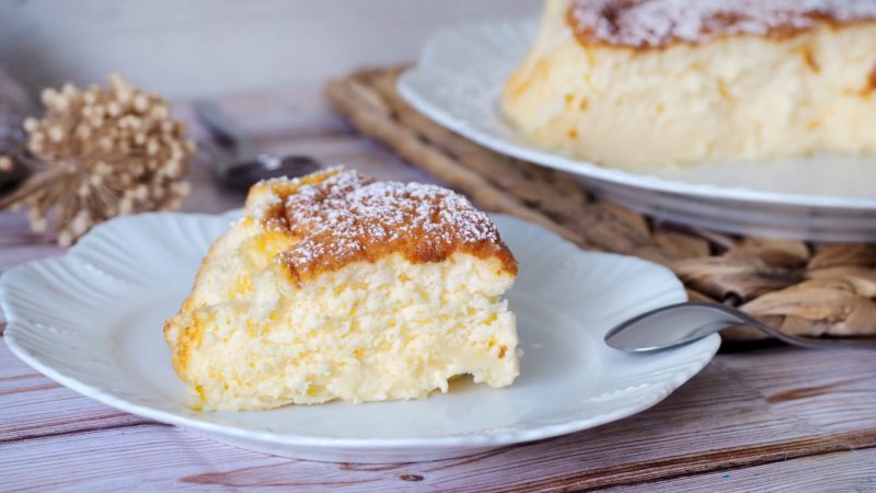 Легкий, нежный и воздушный йогуртовый торт без муки и масла