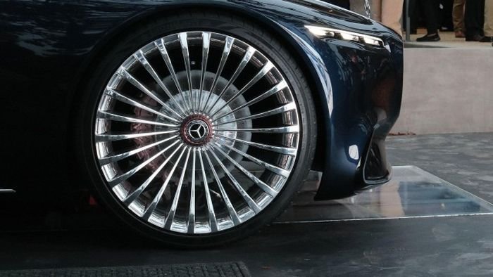 Daimler представил концептуальный кабриолет Vision Mercedes-Maybach 6 Daimler представил концептуальный кабриолет Vision Mercedes-Maybach 6